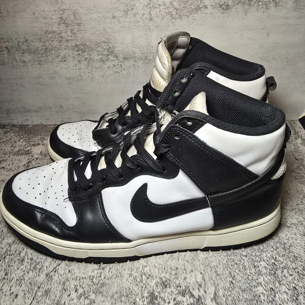 Nike Men's Black and White High-Top Sneakers
